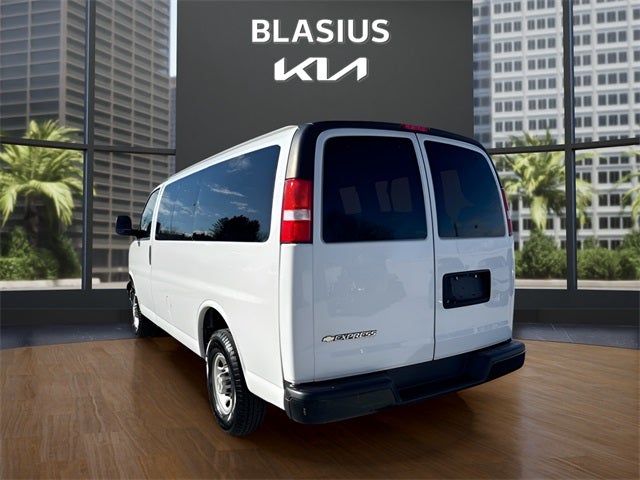 2022 Chevrolet Express 2500 LS Passenger