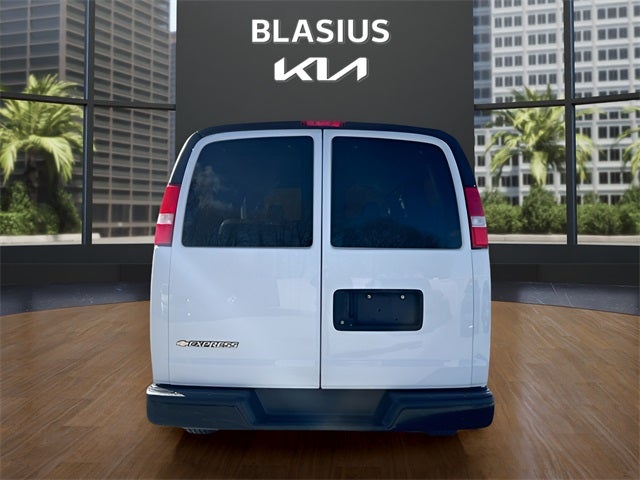 2022 Chevrolet Express 2500 LS Passenger