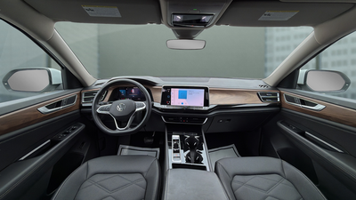 2025 Volkswagen Atlas 2.0T SE w/Technology