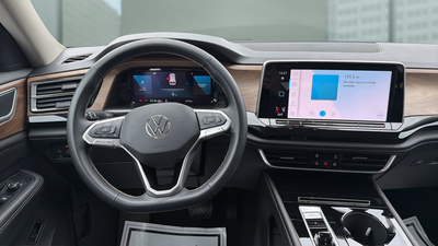2025 Volkswagen Atlas 2.0T SE w/Technology