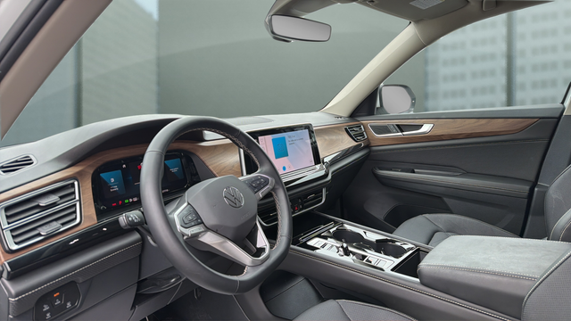 2025 Volkswagen Atlas 2.0T SE w/Technology