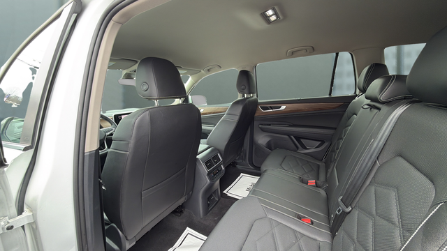 2025 Volkswagen Atlas 2.0T SE w/Technology