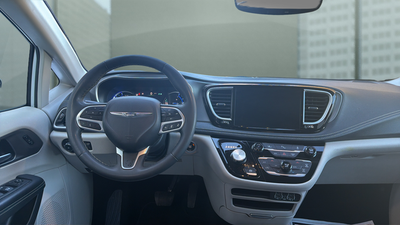 2024 Chrysler Pacifica Hybrid Select