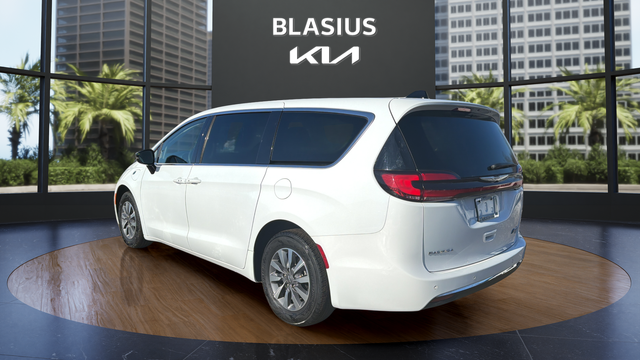 2024 Chrysler Pacifica Hybrid Select