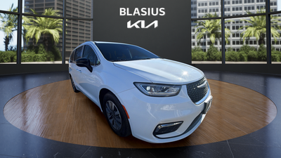 2024 Chrysler Pacifica Hybrid Select