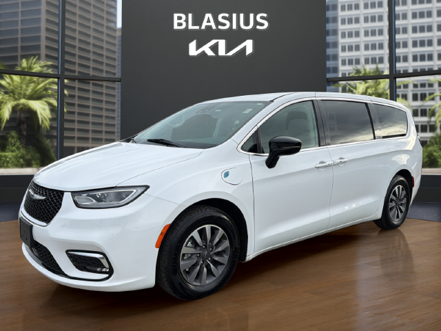 2024 Chrysler Pacifica Hybrid Select