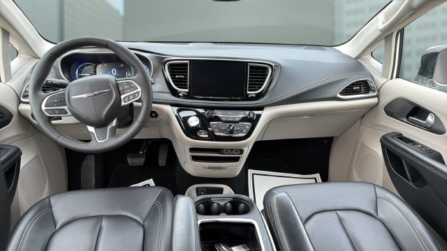 2024 Chrysler Pacifica Hybrid Select