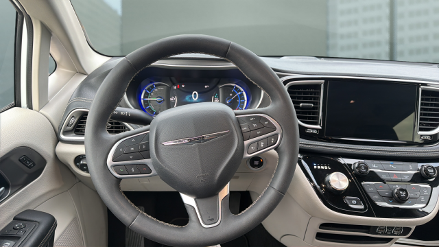2024 Chrysler Pacifica Hybrid Select