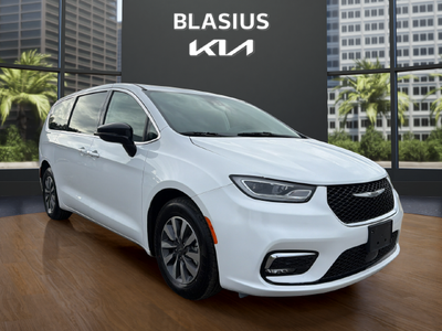 2024 Chrysler Pacifica Hybrid Select