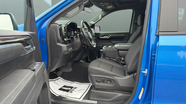 2025 Chevrolet Silverado 1500 LT LT1