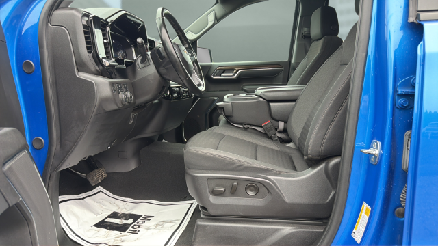 2025 Chevrolet Silverado 1500 LT LT1