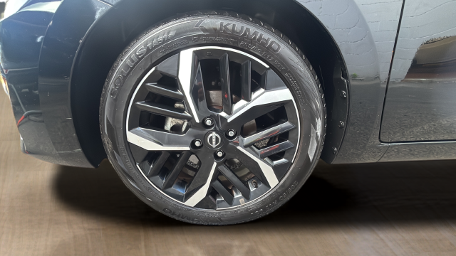 2024 Nissan Versa 1.6 SR