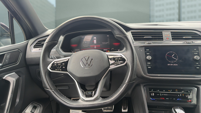 2024 Volkswagen Tiguan 2.0T SE R-Line Black
