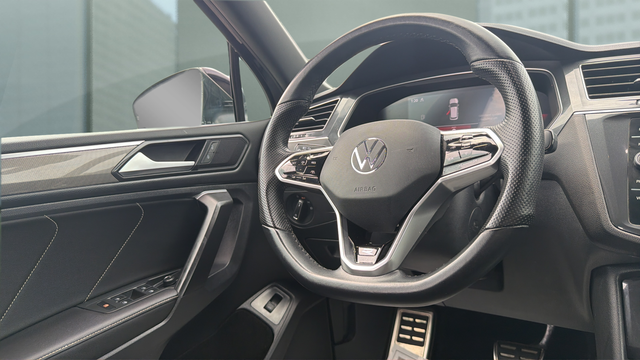 2024 Volkswagen Tiguan 2.0T SE R-Line Black