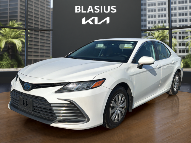 2022 Toyota Camry Hybrid LE