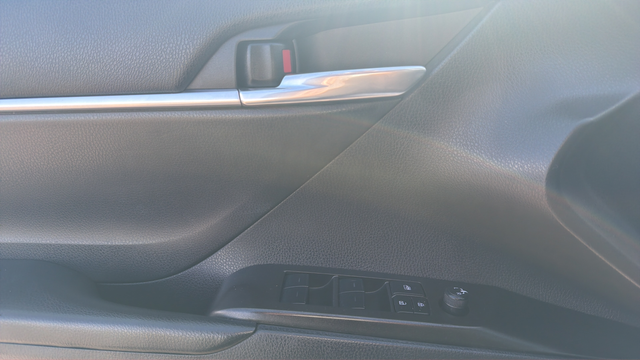 2022 Toyota Camry Hybrid LE