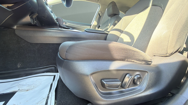 2022 Toyota Camry Hybrid LE