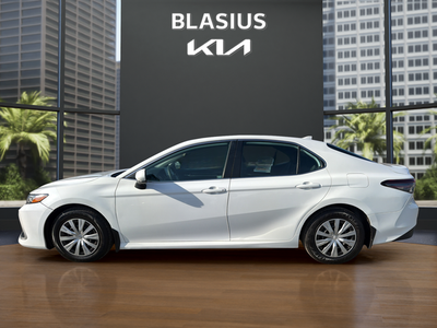 2022 Toyota Camry Hybrid LE