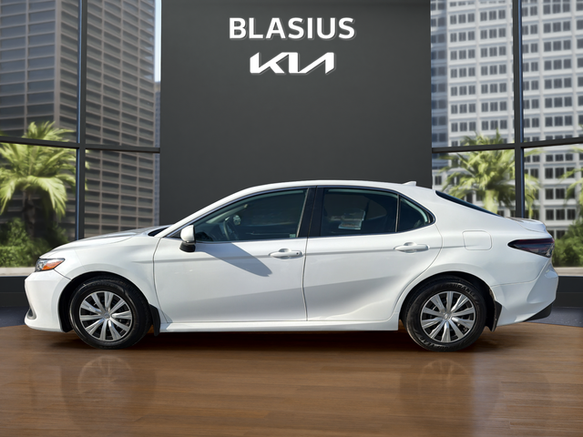 2022 Toyota Camry Hybrid LE