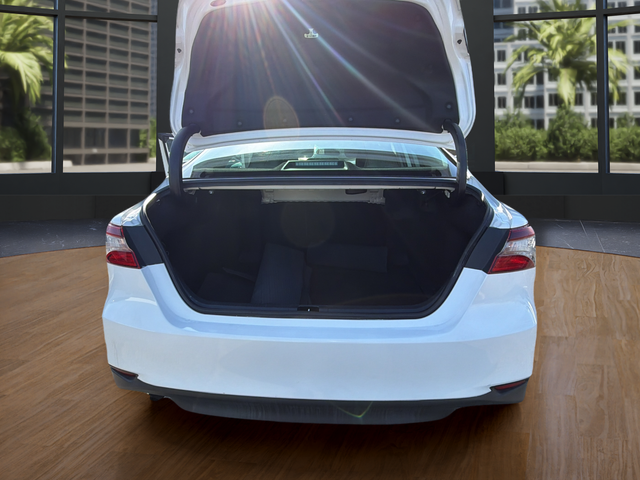 2022 Toyota Camry Hybrid LE