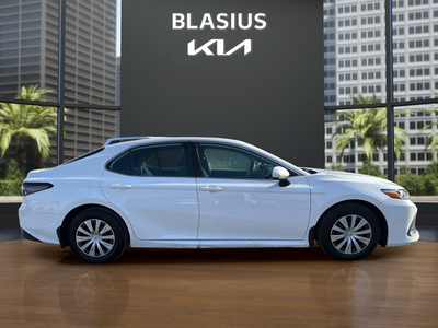 2022 Toyota Camry Hybrid LE