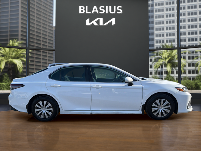 2022 Toyota Camry Hybrid LE