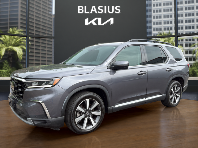 2023 Honda Pilot Touring AWD's photo