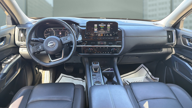 2025 Nissan Pathfinder SL