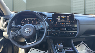 2025 Nissan Pathfinder SL