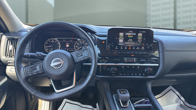 2025 Nissan Pathfinder SL