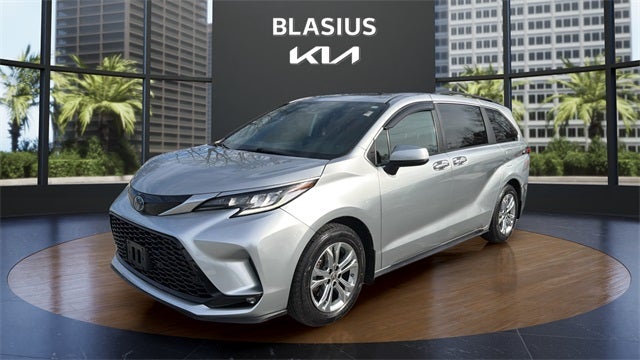 2022 Toyota Sienna XSE 7 Passenger