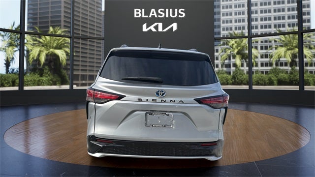 2022 Toyota Sienna XSE 7 Passenger