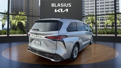 2022 Toyota Sienna XSE 7 Passenger