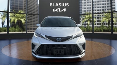 2022 Toyota Sienna XSE 7 Passenger