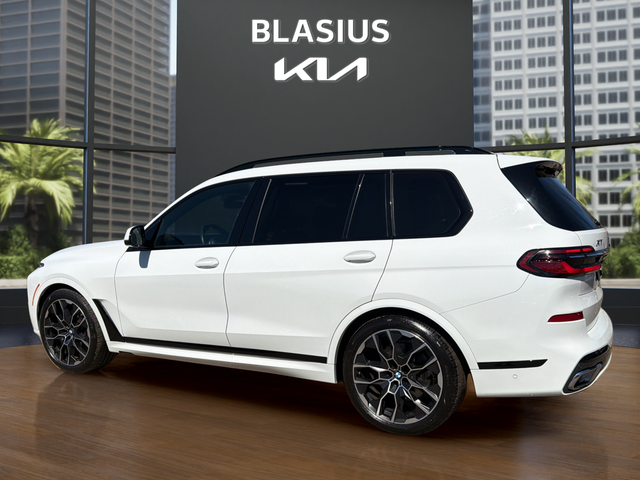 2023 BMW X7 xDrive40i