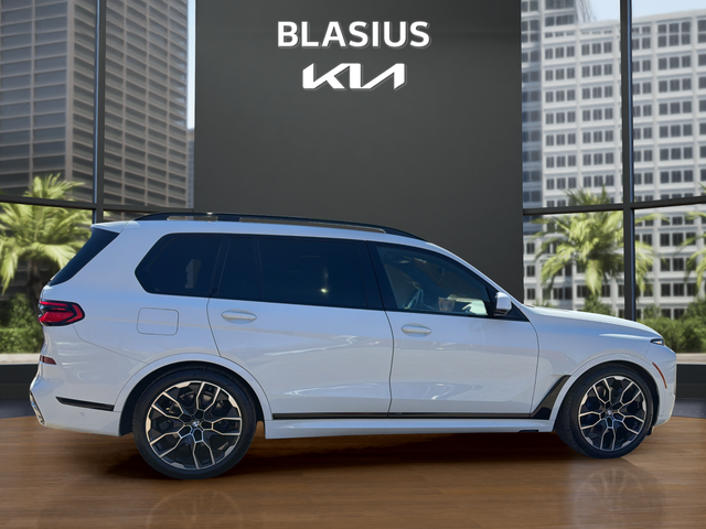 2023 BMW X7 xDrive40i