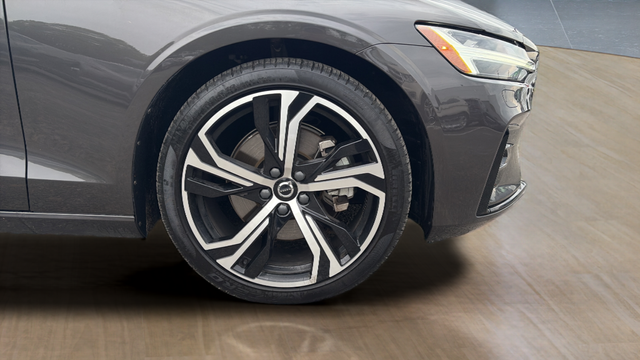 2024 Volvo S60 B5 Plus Dark Theme