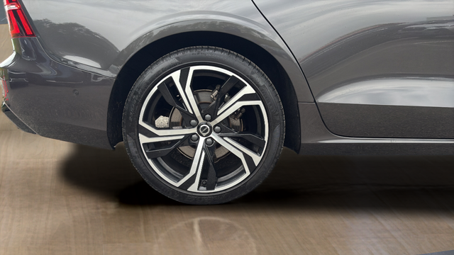 2024 Volvo S60 B5 Plus Dark Theme