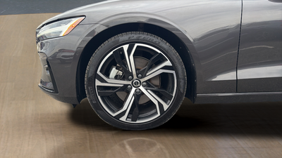 2024 Volvo S60 B5 Plus Dark Theme
