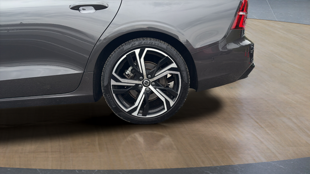 2024 Volvo S60 B5 Plus Dark Theme