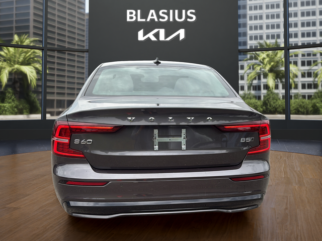 2024 Volvo S60 B5 Plus Dark Theme