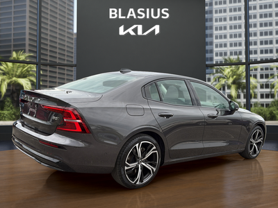 2024 Volvo S60 B5 Plus Dark Theme