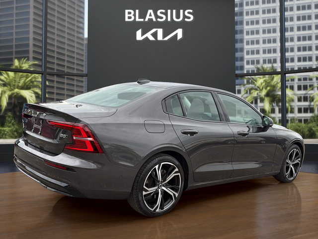 2024 Volvo S60 B5 Plus Dark Theme