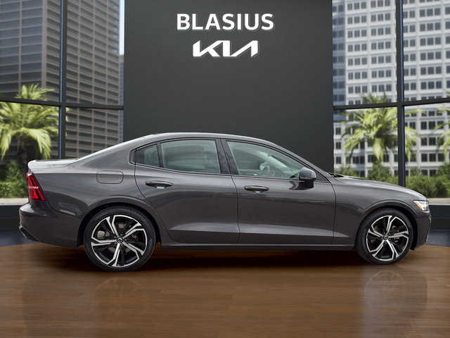 2024 Volvo S60 B5 Plus Dark Theme