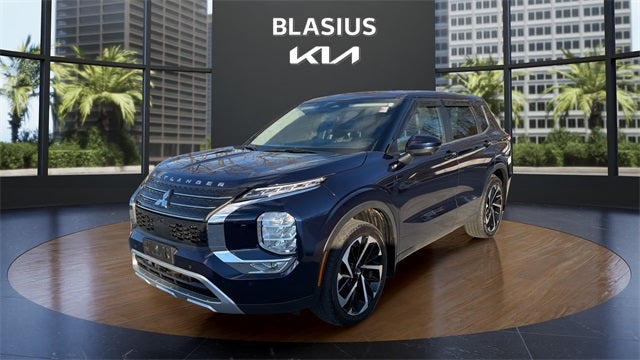 2023 Mitsubishi Outlander SE