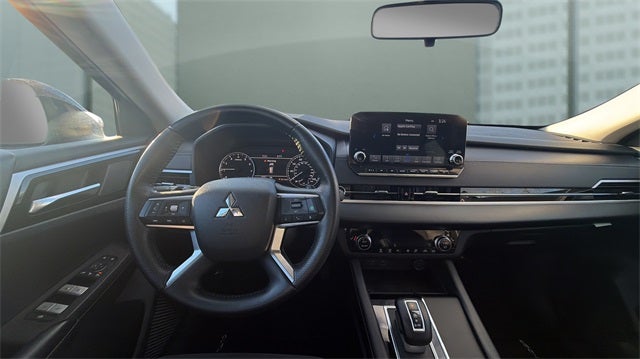 2023 Mitsubishi Outlander SE