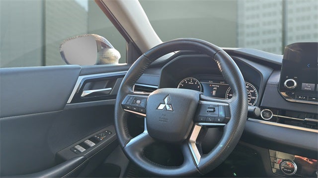 2023 Mitsubishi Outlander SE