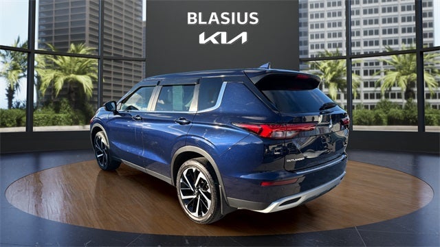 2023 Mitsubishi Outlander SE