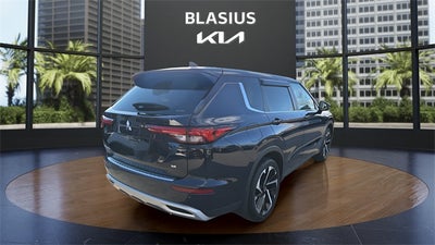2023 Mitsubishi Outlander SE