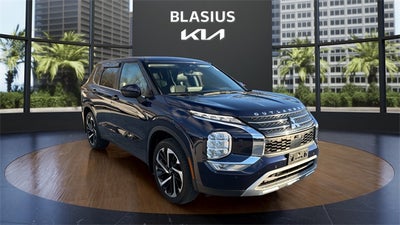 2023 Mitsubishi Outlander SE